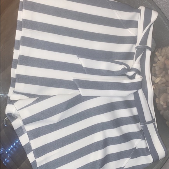 size 12 Ny&CO. striped printed shorts - Picture 3 of 3
